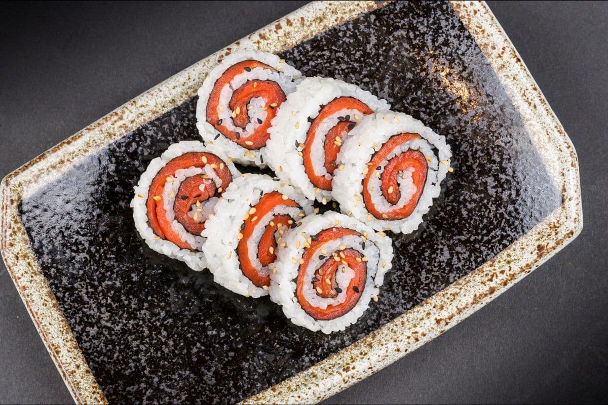 Smoked Salmon Roll (6 Pieces)