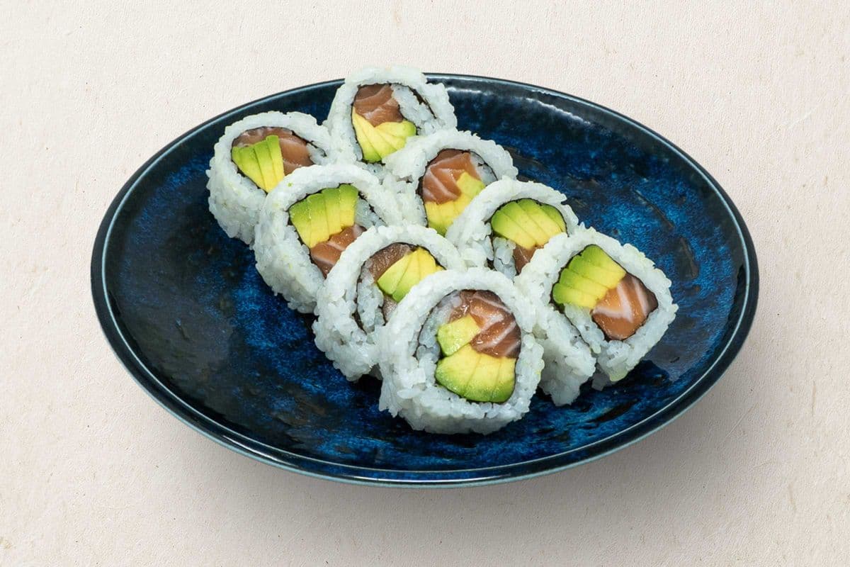 Salmon Avo Roll (8pcs)