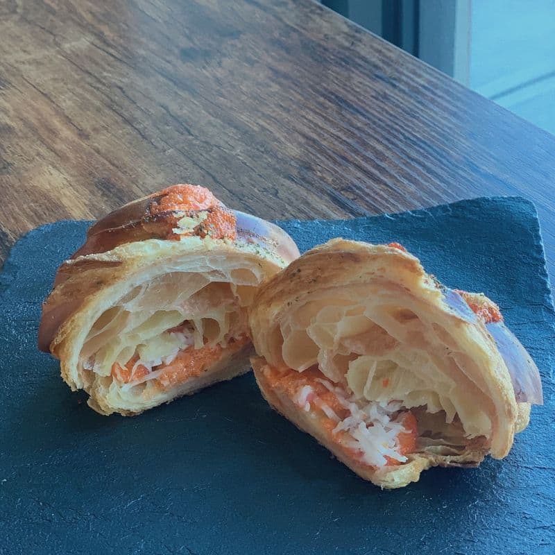 18. Masago and Crab Meat Croissant 明太子蟹肉可颂