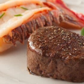 Filet mignon terre & mer langoustines / Fillet mignon with surf and turf and langoustines