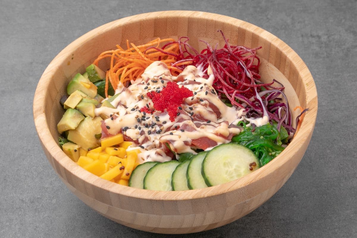 Bol poké au saumon