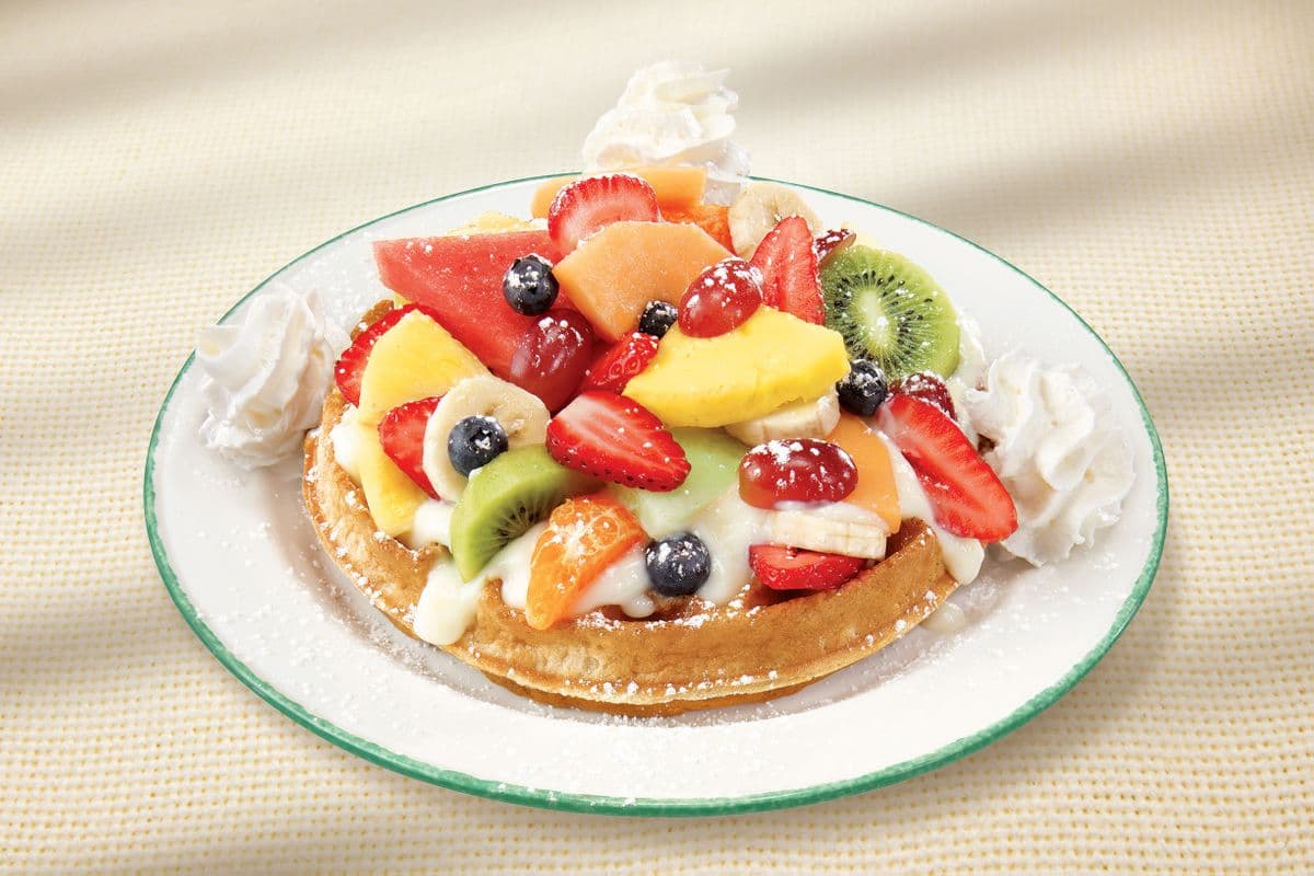 Waffle with fresh fruit (730 Cals)
