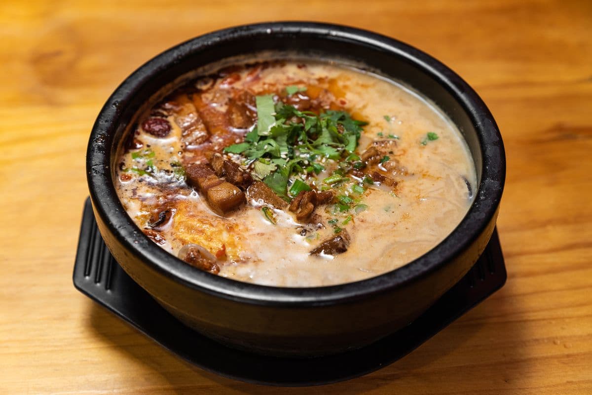 F7. Multigrain Fish Rice Noodles with Braised Pork in Fish Soup