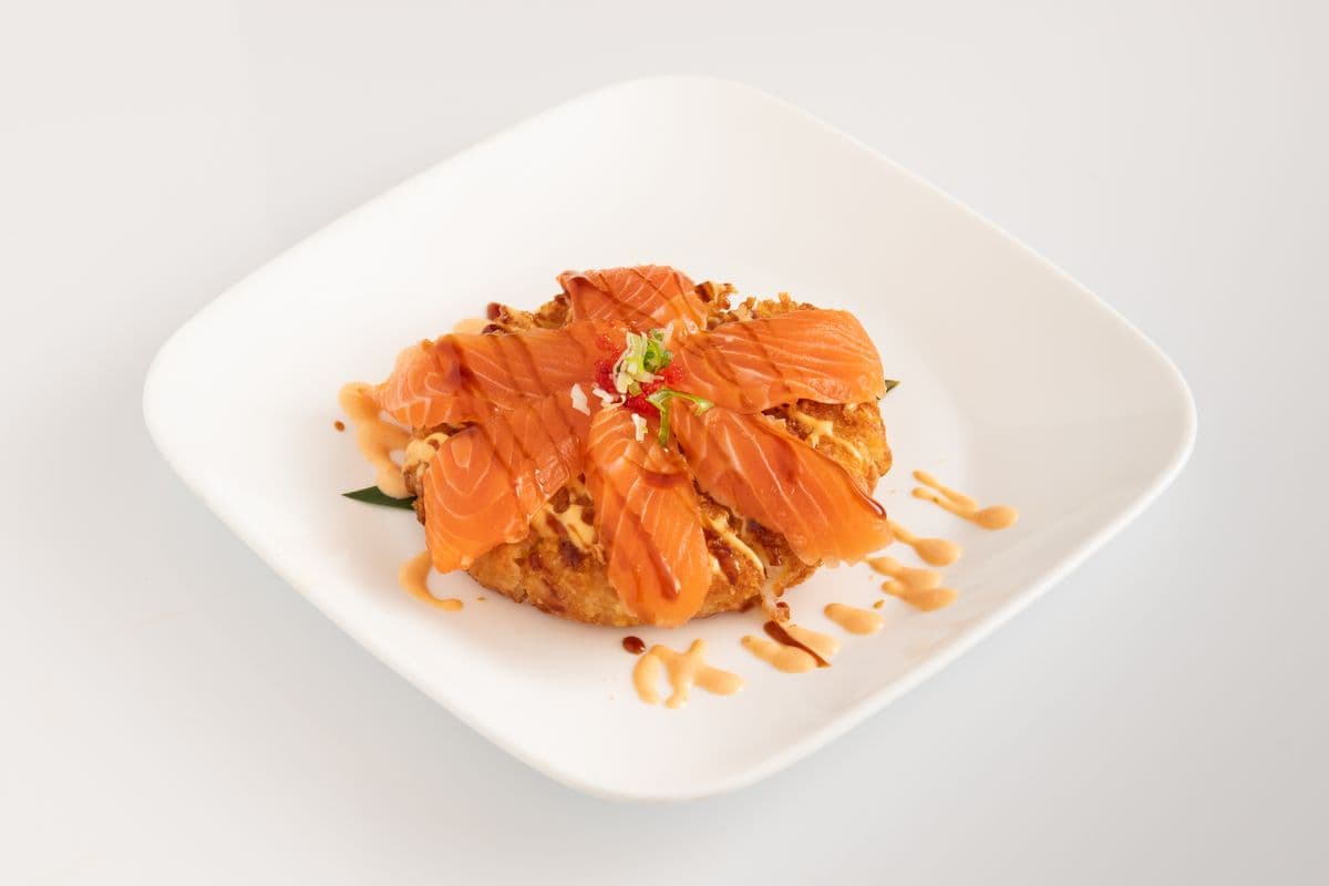 Salmon Sushi Pizza (6 pcs)