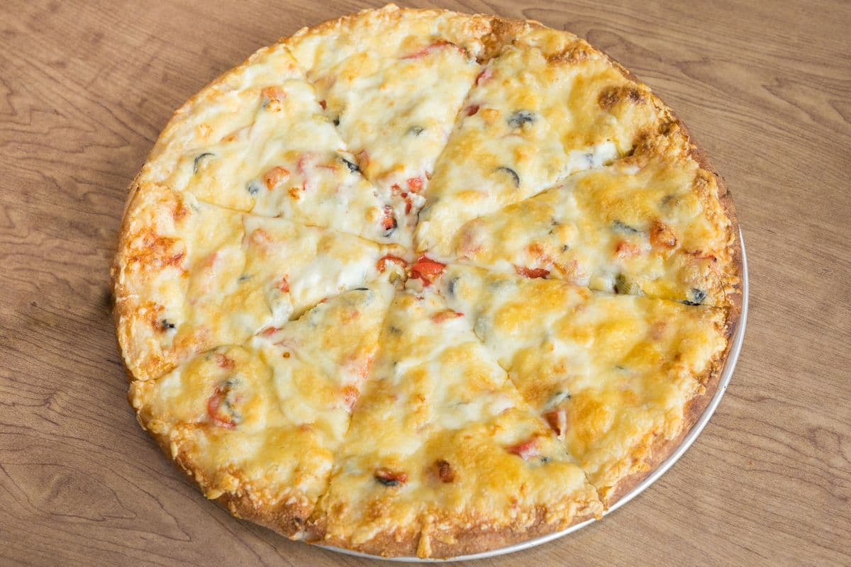 13" Medium Mediterranean Pizza