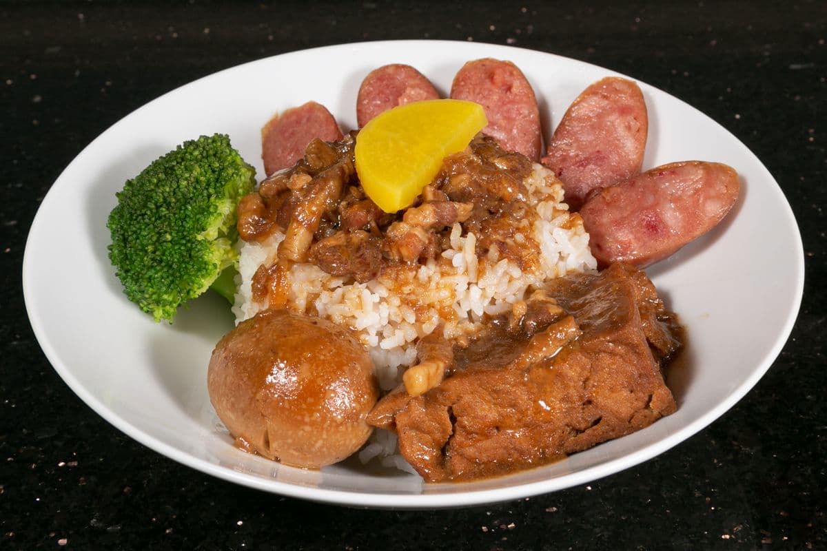Taiwan Sausage with Lu Rou Fan