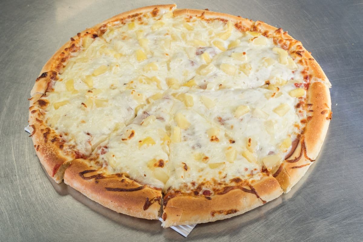 Medium Super Hawaiian Pizza