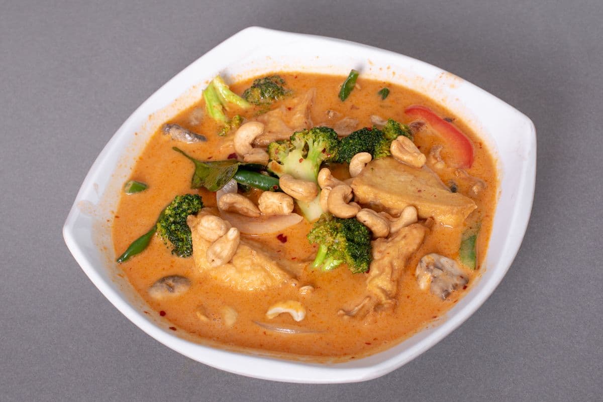 39. Red Curry with Cashew Nuts