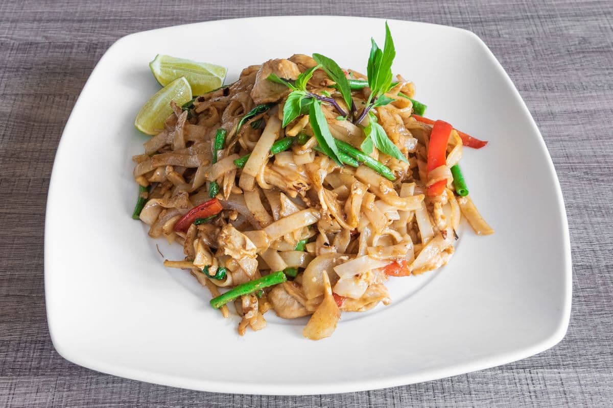 FR9 . Dunken Noodles - Pad Kee Mao