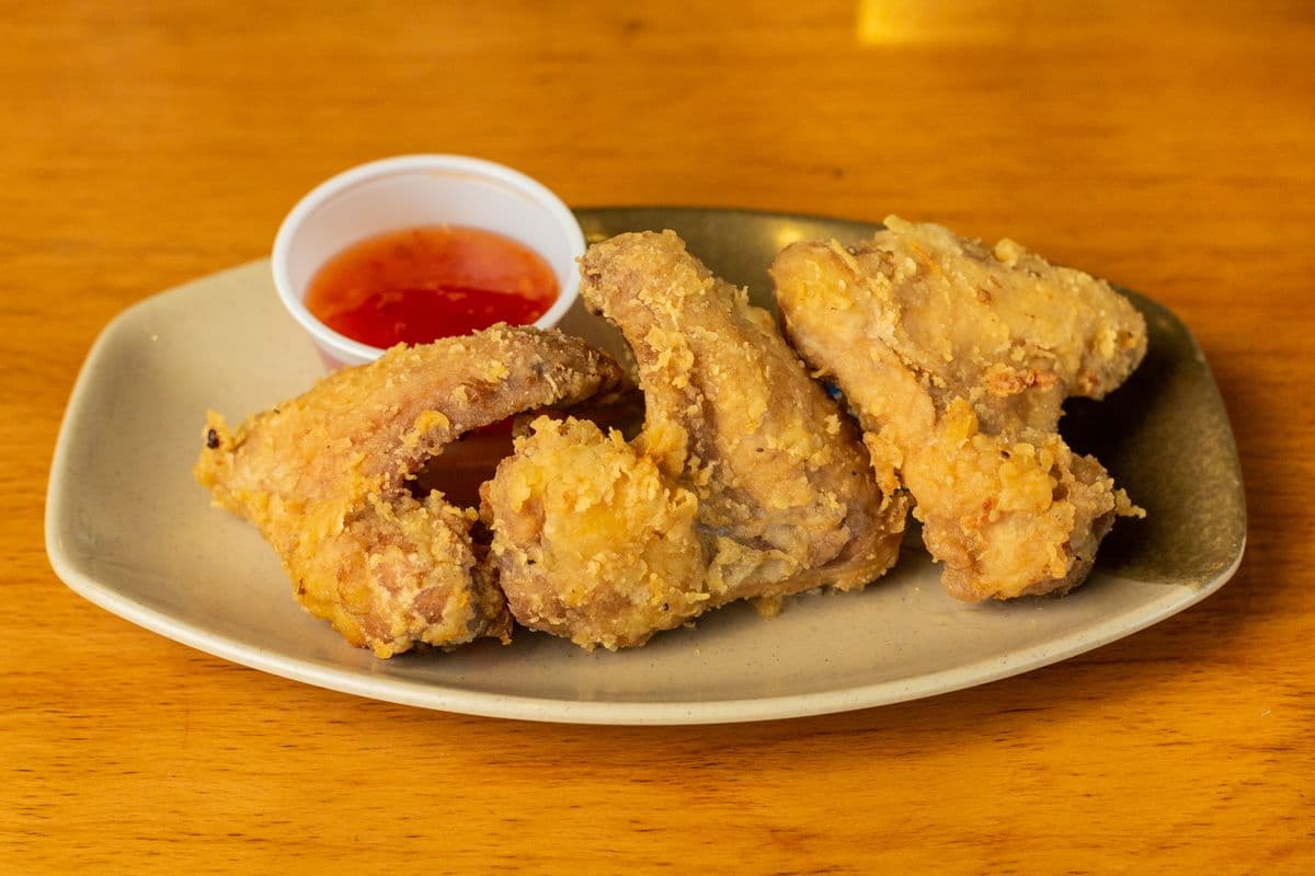 C2. Deep-Fried Chicken Wings (3 pcs)