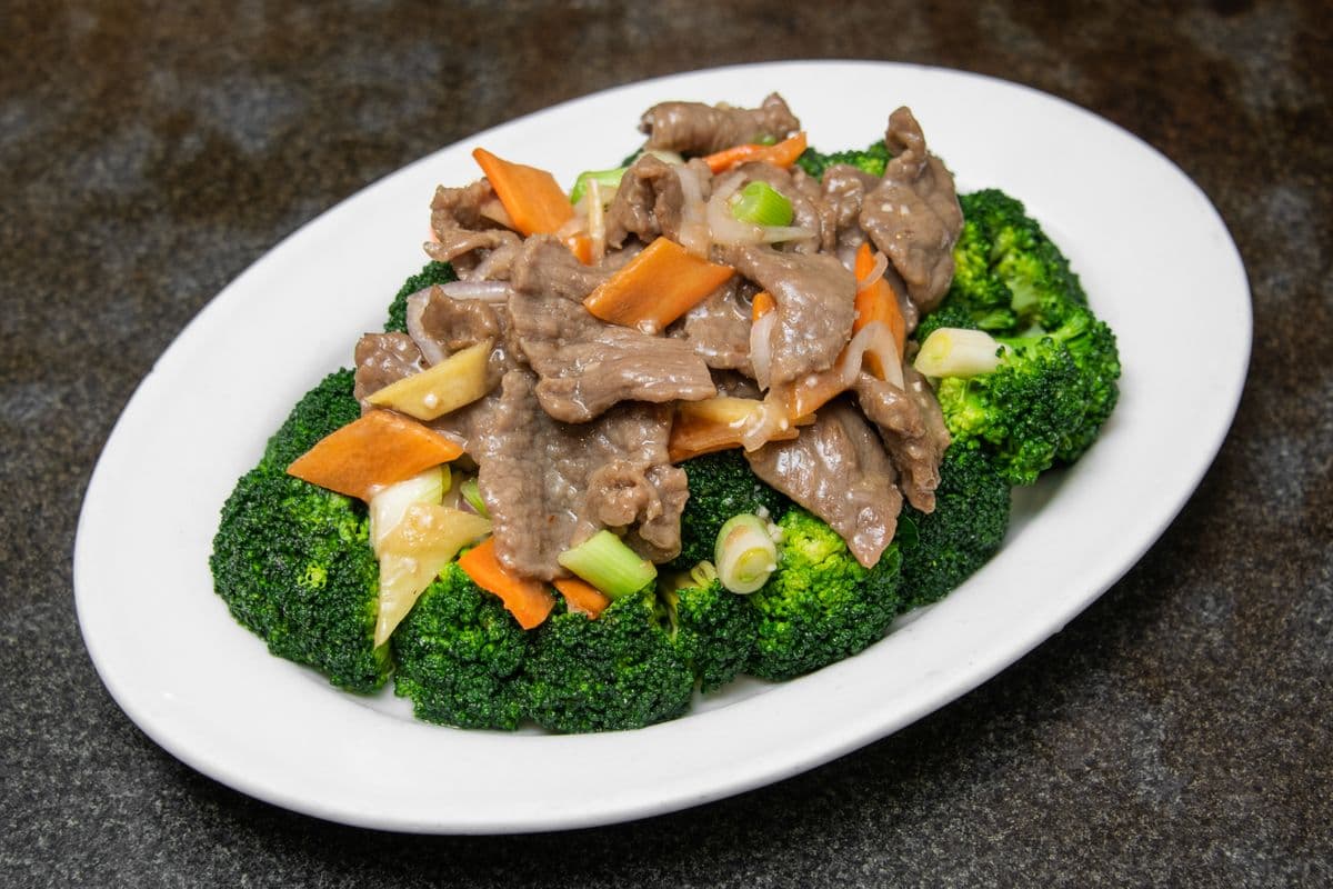 44. Sauteed Beef with Chinese Broccoli 芥蘭牛肉