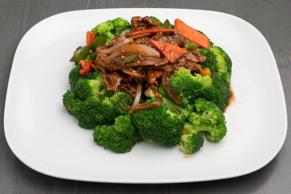 C. Boeuf et brocoli sautés / Sauteed Beef and Broccoli