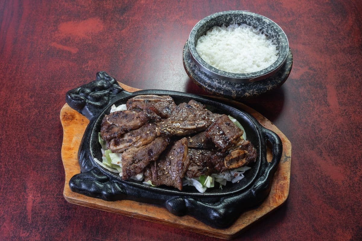 Korean-Style Grilled Beef Ribs / LA Galbi