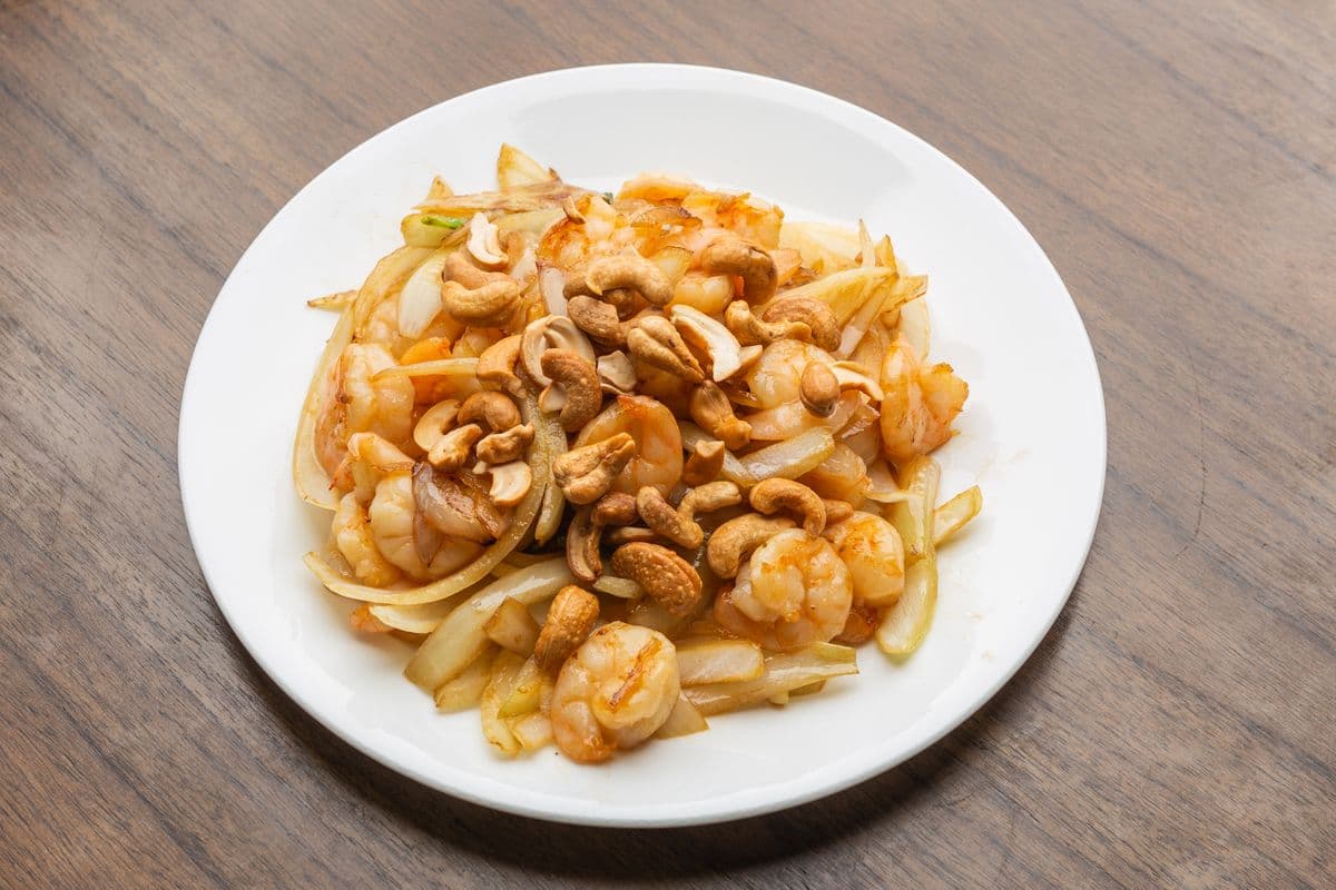 82. Pan-Fried Shrimp with cashews干煎虾