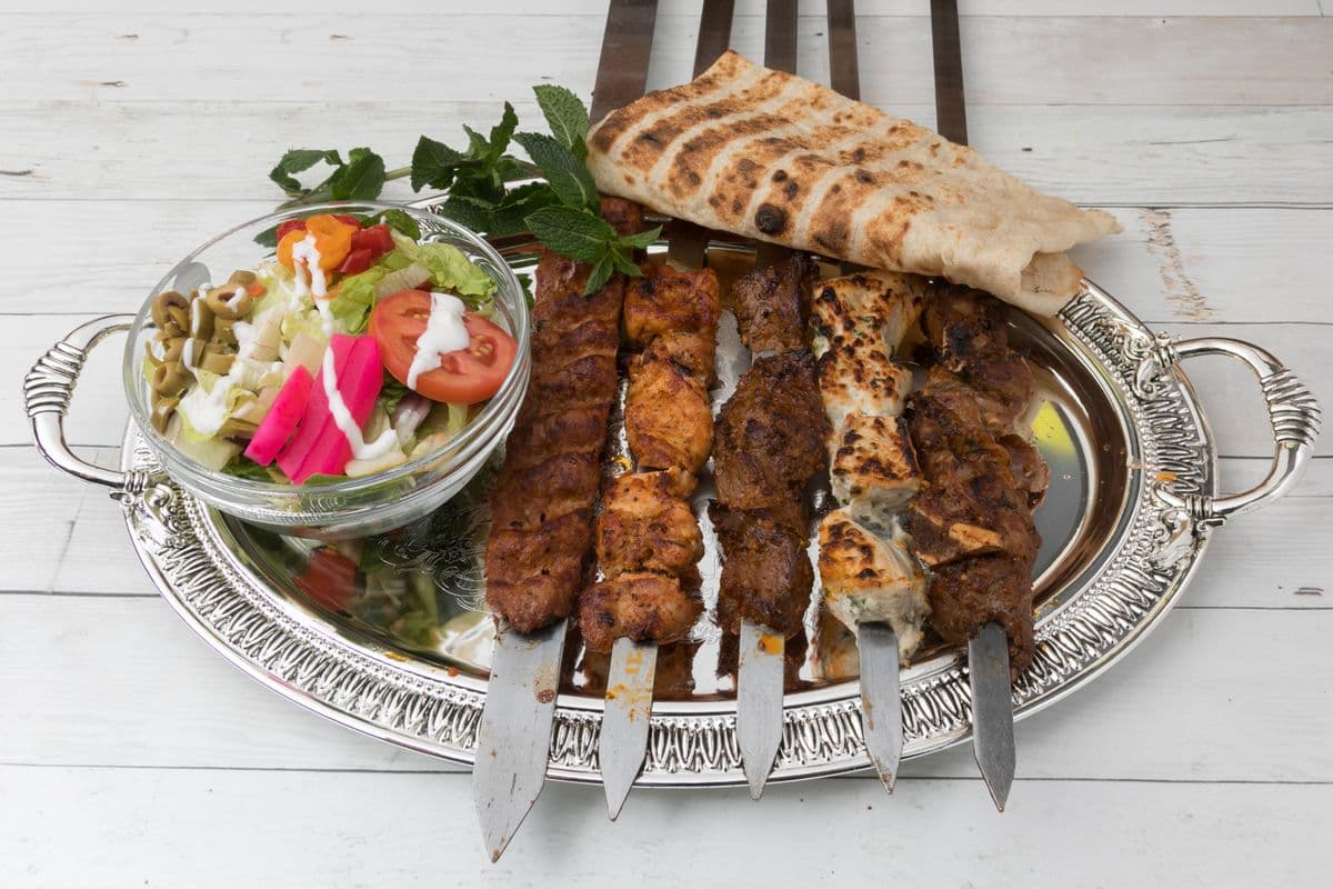 B6. Brochettes Mixtes (5 brochettes) / Mixed Kababs