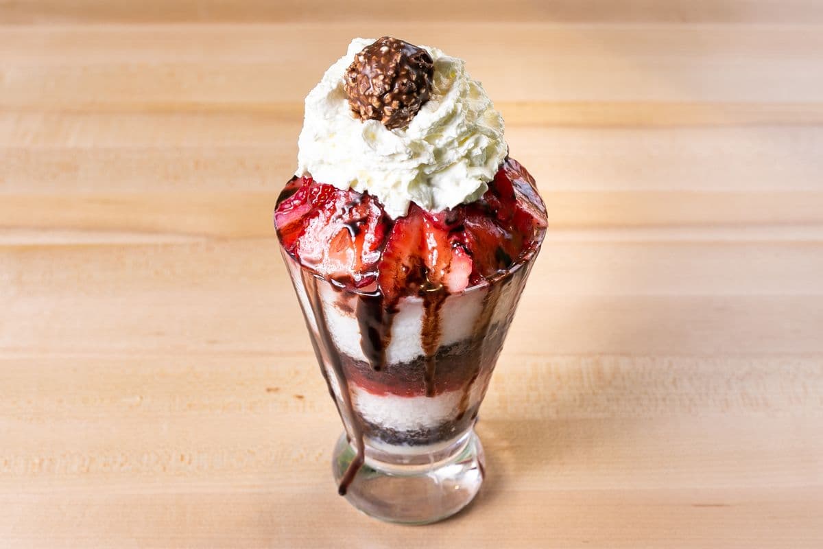 Strawberry Rocher Bingsoo (Large)