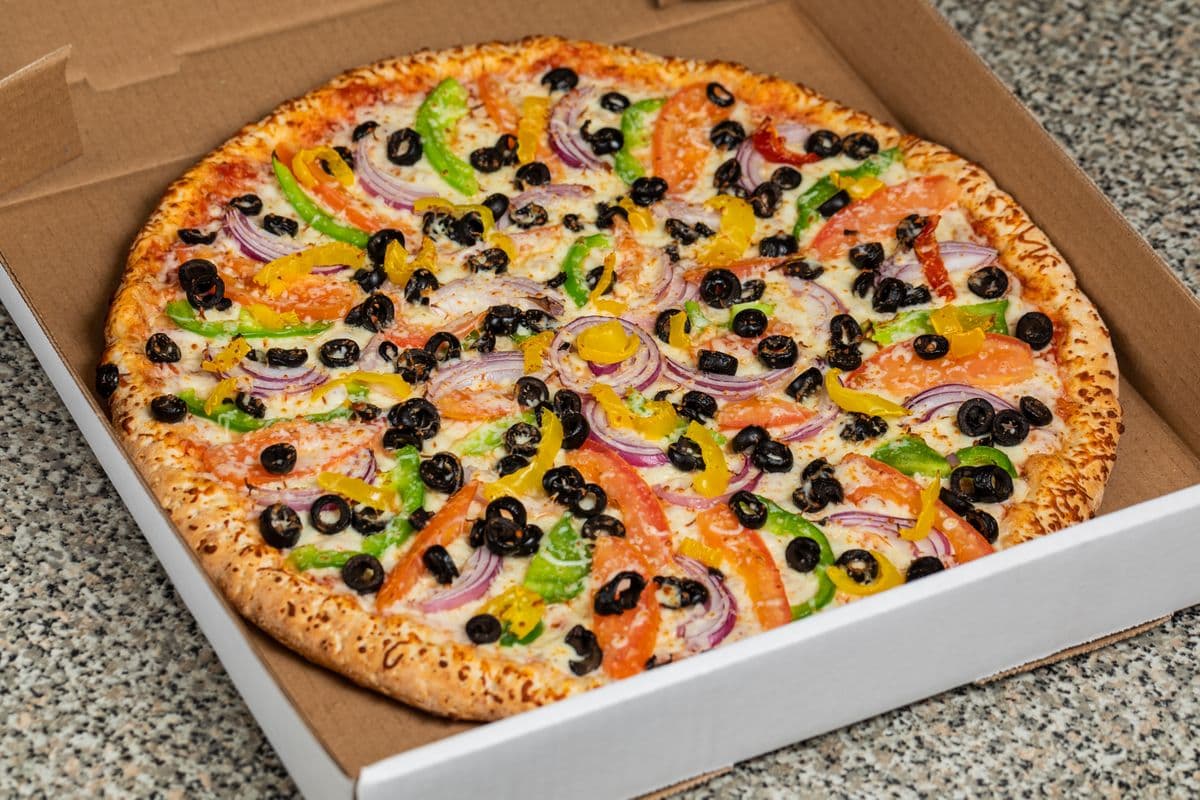 Medium Veggie Deluxe Pizza