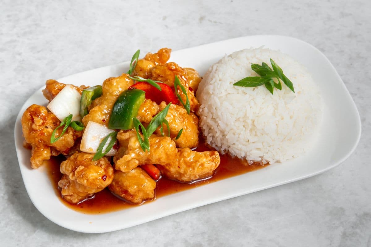 C8. Poulet du Général Tao avec riz / General Tao Chicken with Rice