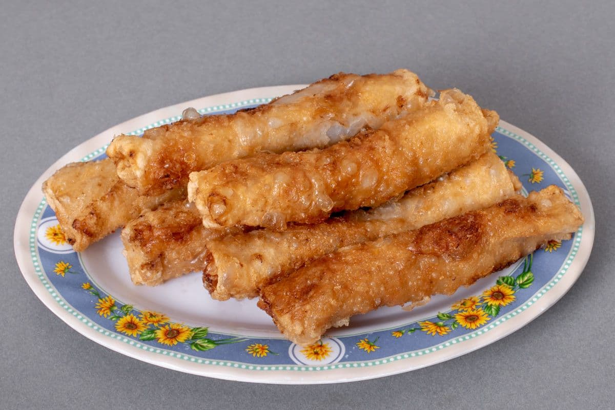 1. Vietnamese Spring Rolls (6 pcs)