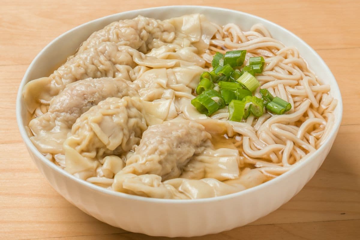 Pork Vegetable Wonton Noodle Soup (5 pcs)
