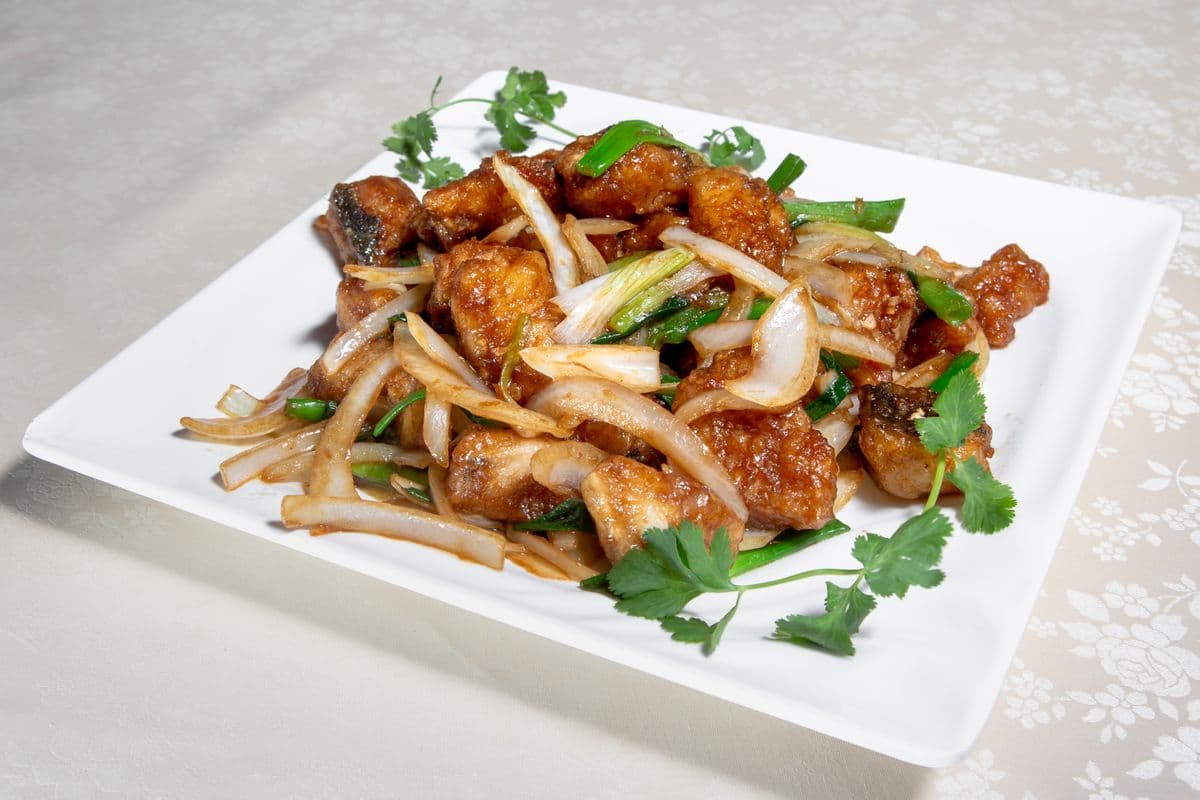 11. Halibut Cheek with Ginger and Green Onions 葱爆哈利拔鱼鲛