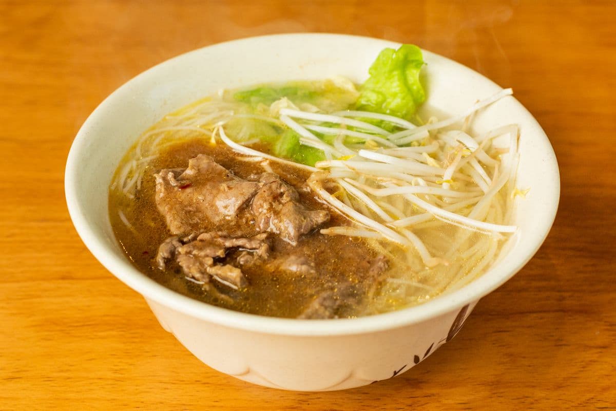D8. Vermicelli or Macaroni in Soup with Satay Beef