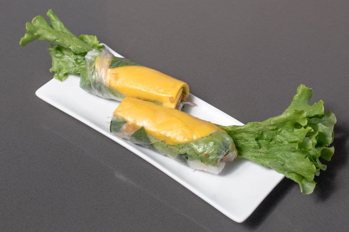 7. Mango and Basil Salad Roll - Xoai and La Que Cuon (1 pc)