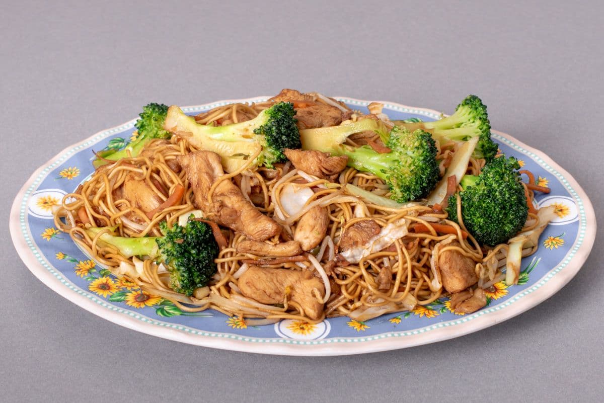 64. Chicken, Beef, or BBQ Pork Low Mein or Chow Mein