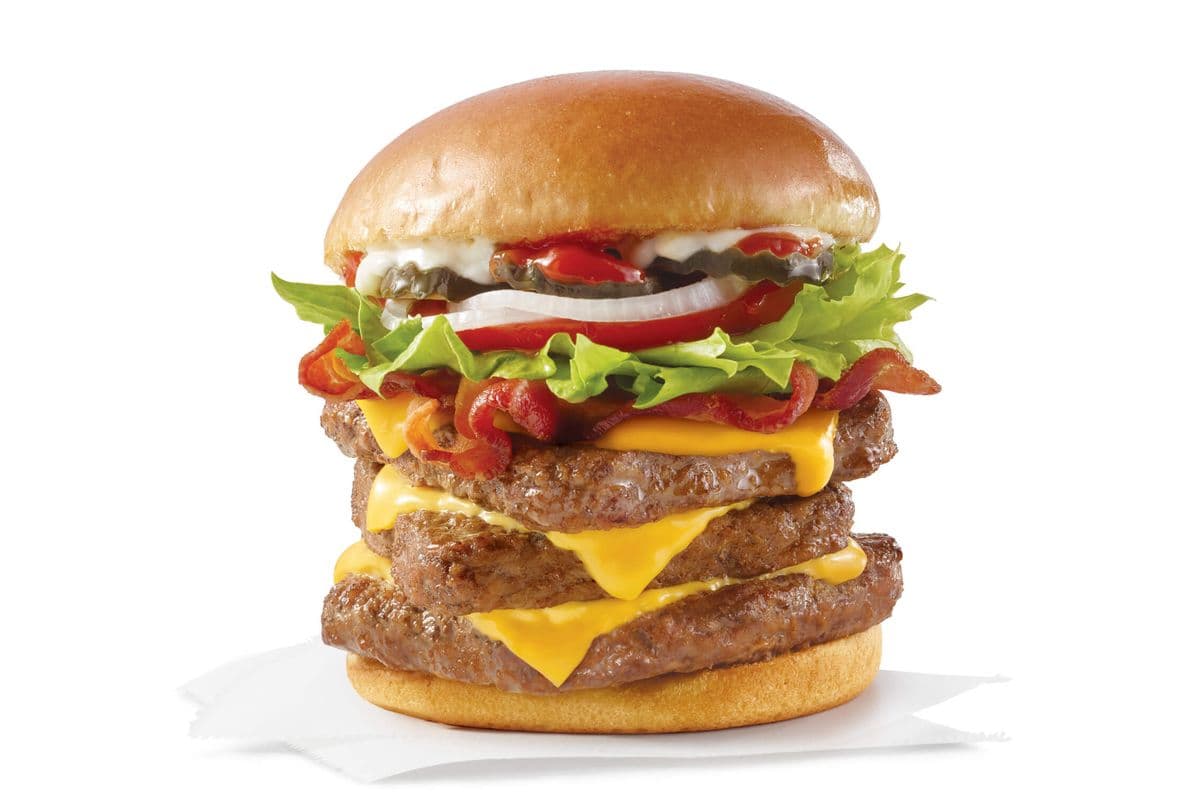 Bacon de luxe triple avec fromage 3/4 lb* / Bacon Deluxe 3/4 lb* Triple with Cheese (Cals: 1120)