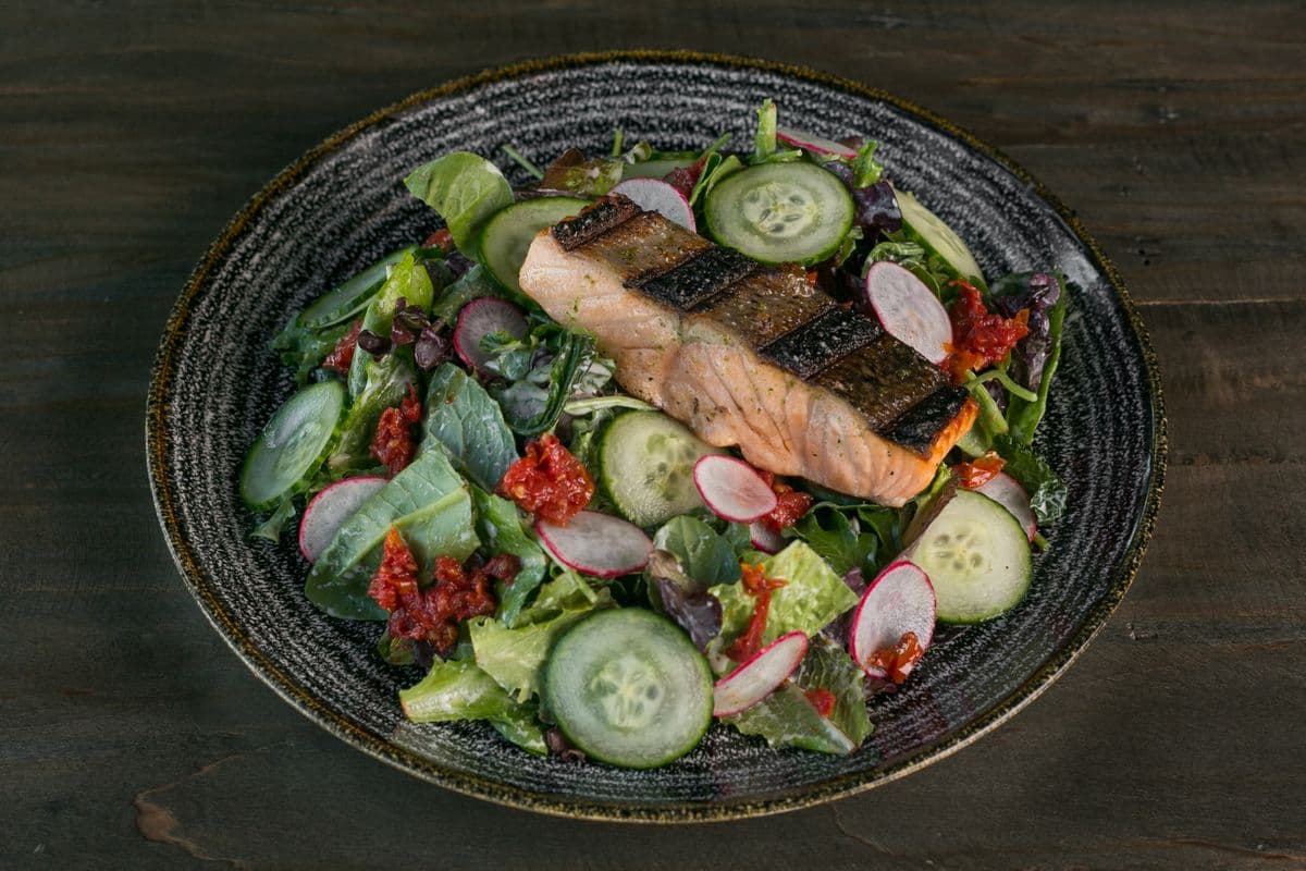 Grilled Salmon Salad