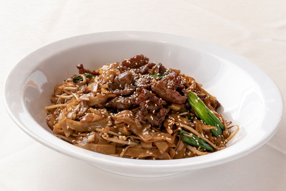 706. Fried Beef Ho-Fan