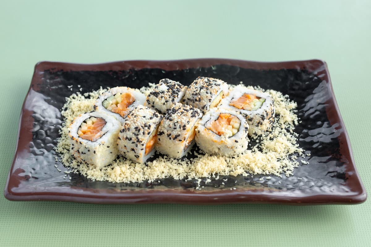 Spicy Salmon Roll (8 pcs)