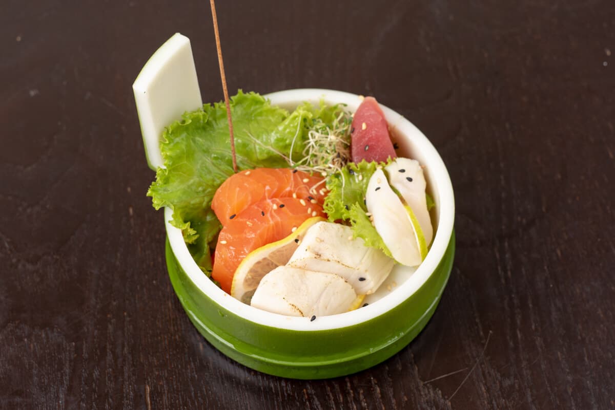 Sashimi Appetizer (6 pcs)