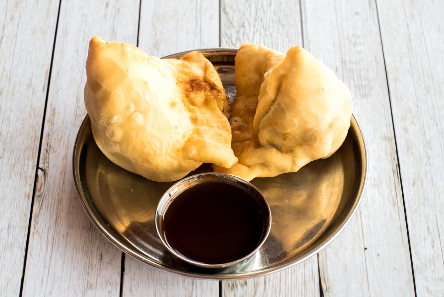 Samosa végétarien (2 mcx) / Vegetarian Samosa (2 pcs)