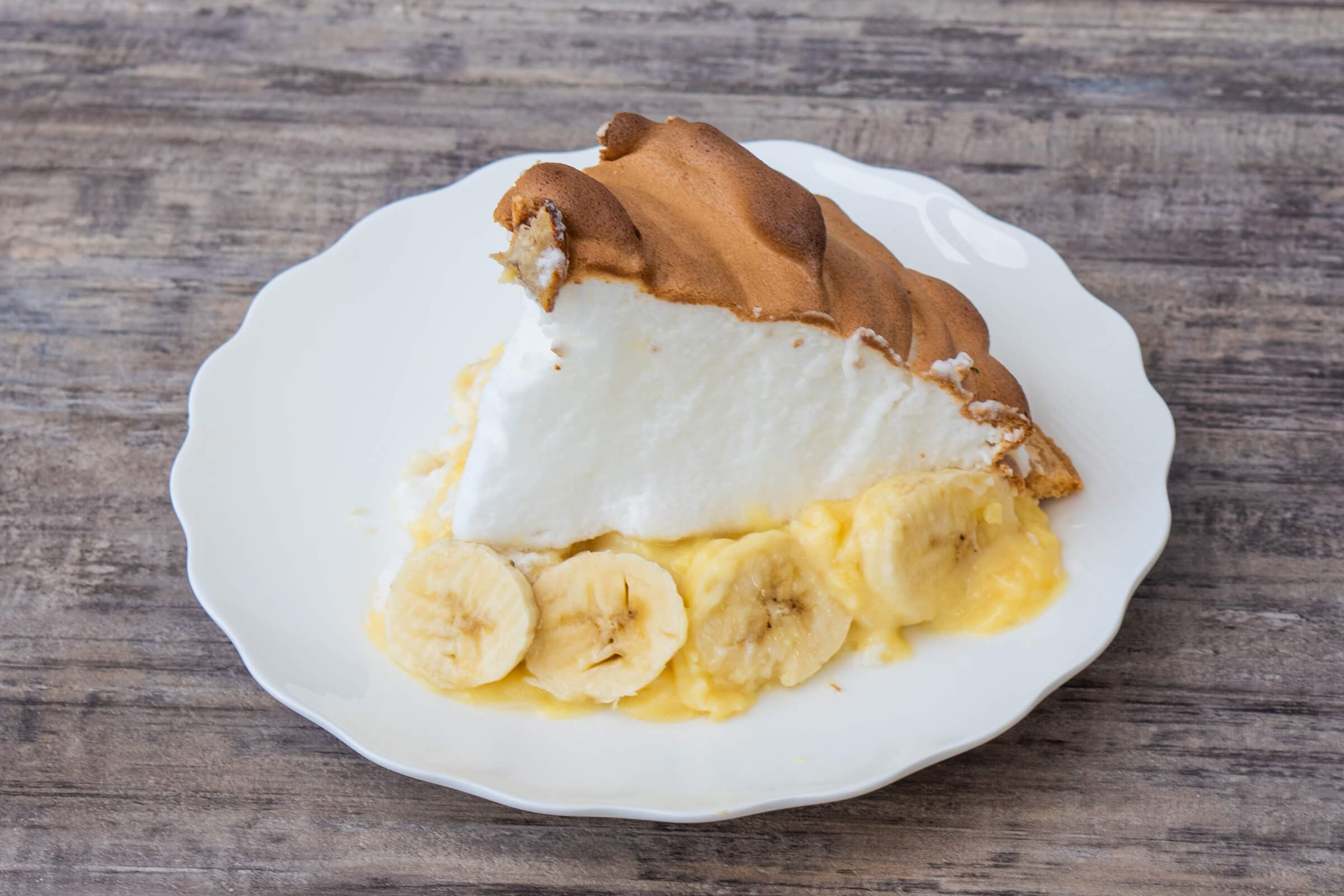 D06. Banana Cream Sliced Pie