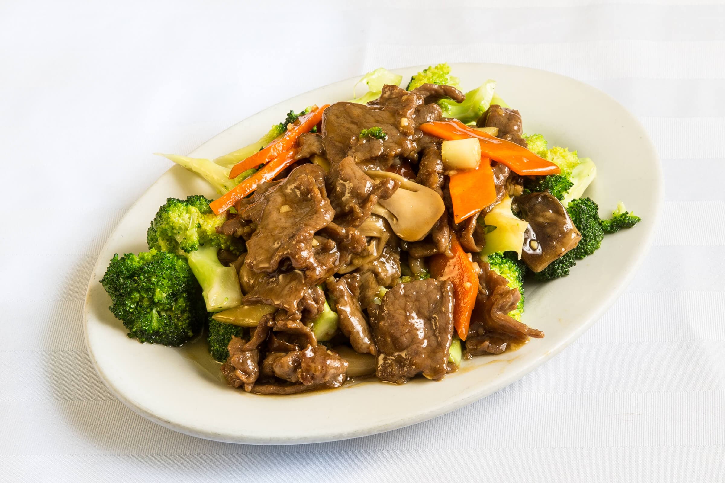 19. Beef with Chinese / Canadian Broccoli 芥兰牛肉 / 西兰花牛肉