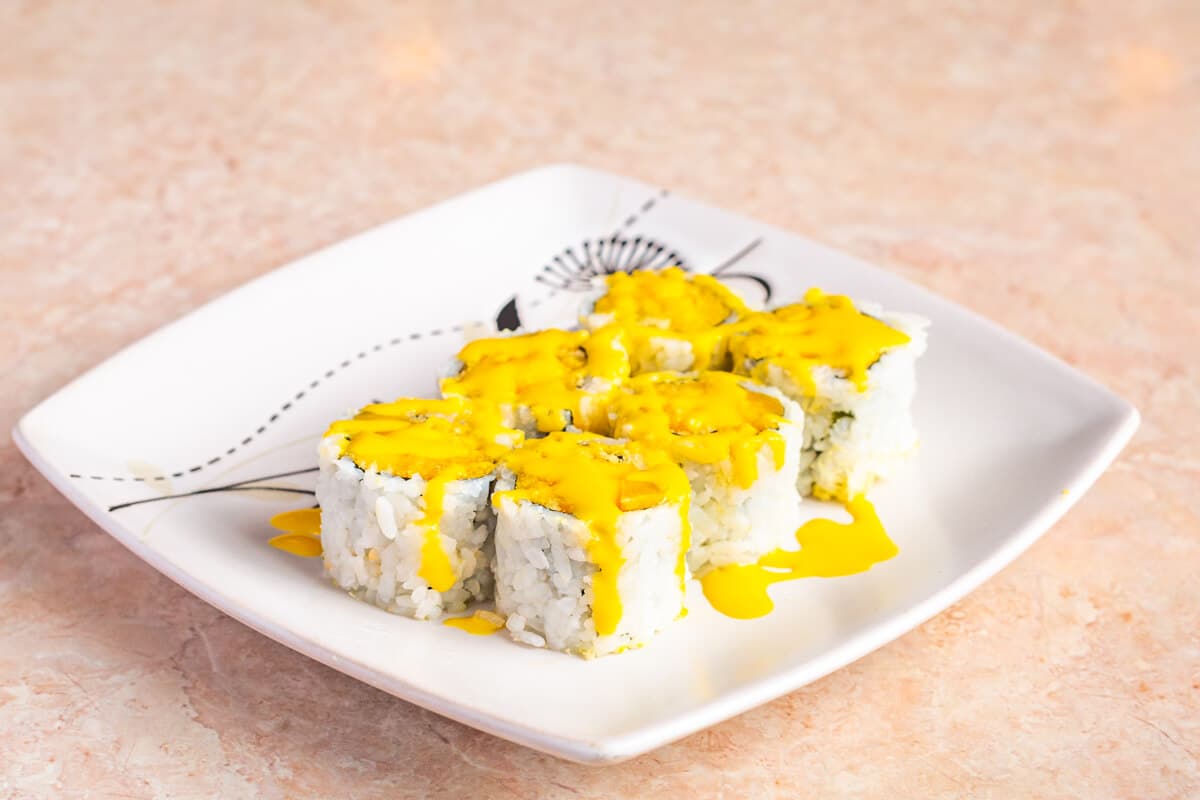 V1. Crispy Mango Roll (6 pcs)