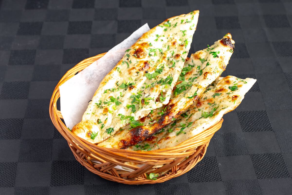 4-4 Garlic Naan