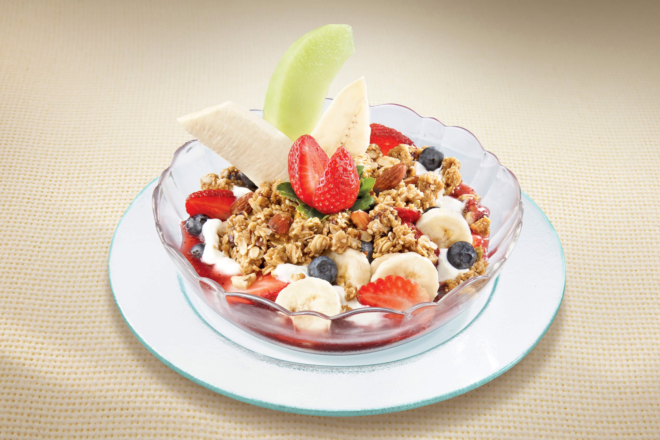 Yogurt harvest crunch (720 Cals)