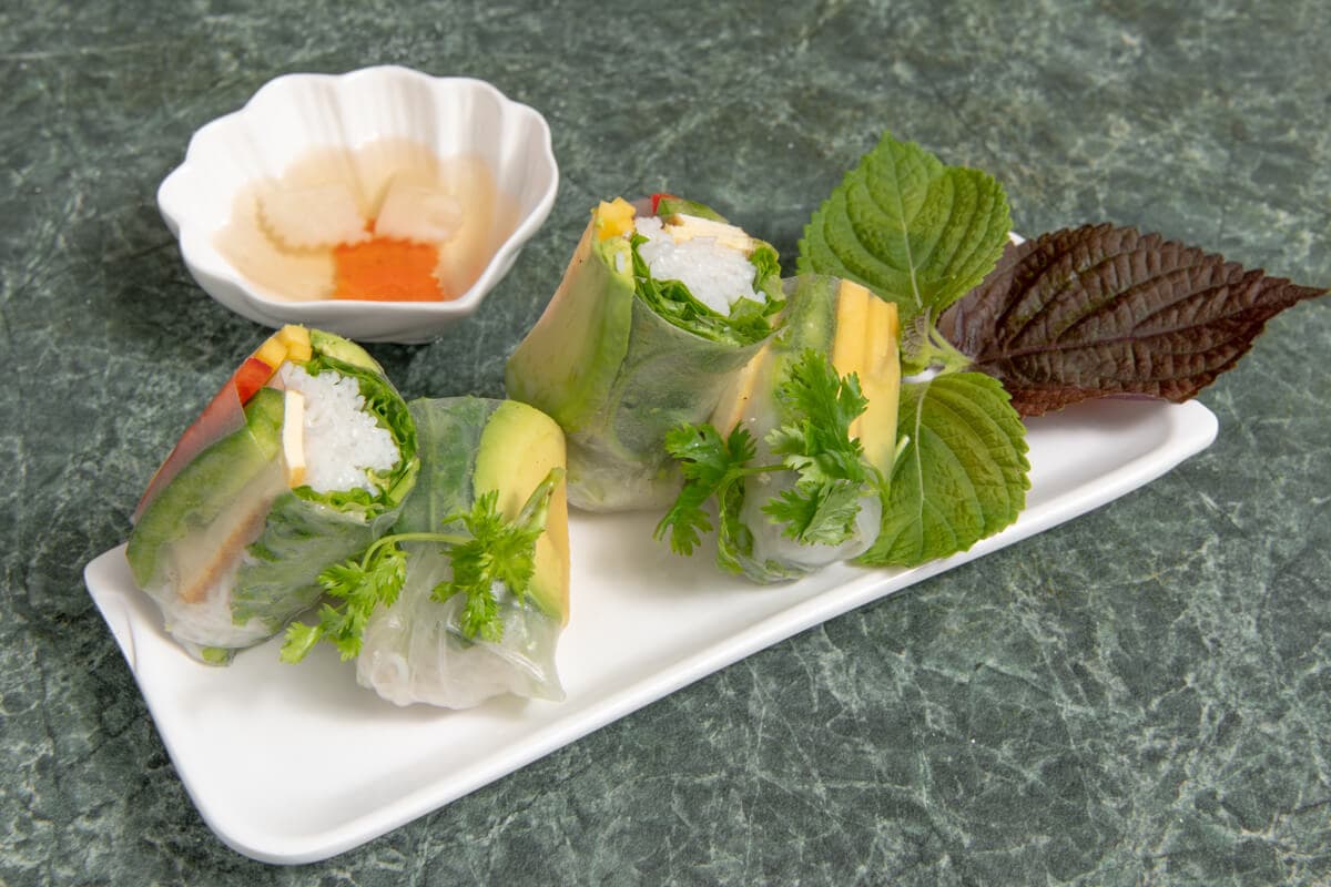 Tofu and Avocado Fresh Roll (2 pcs)