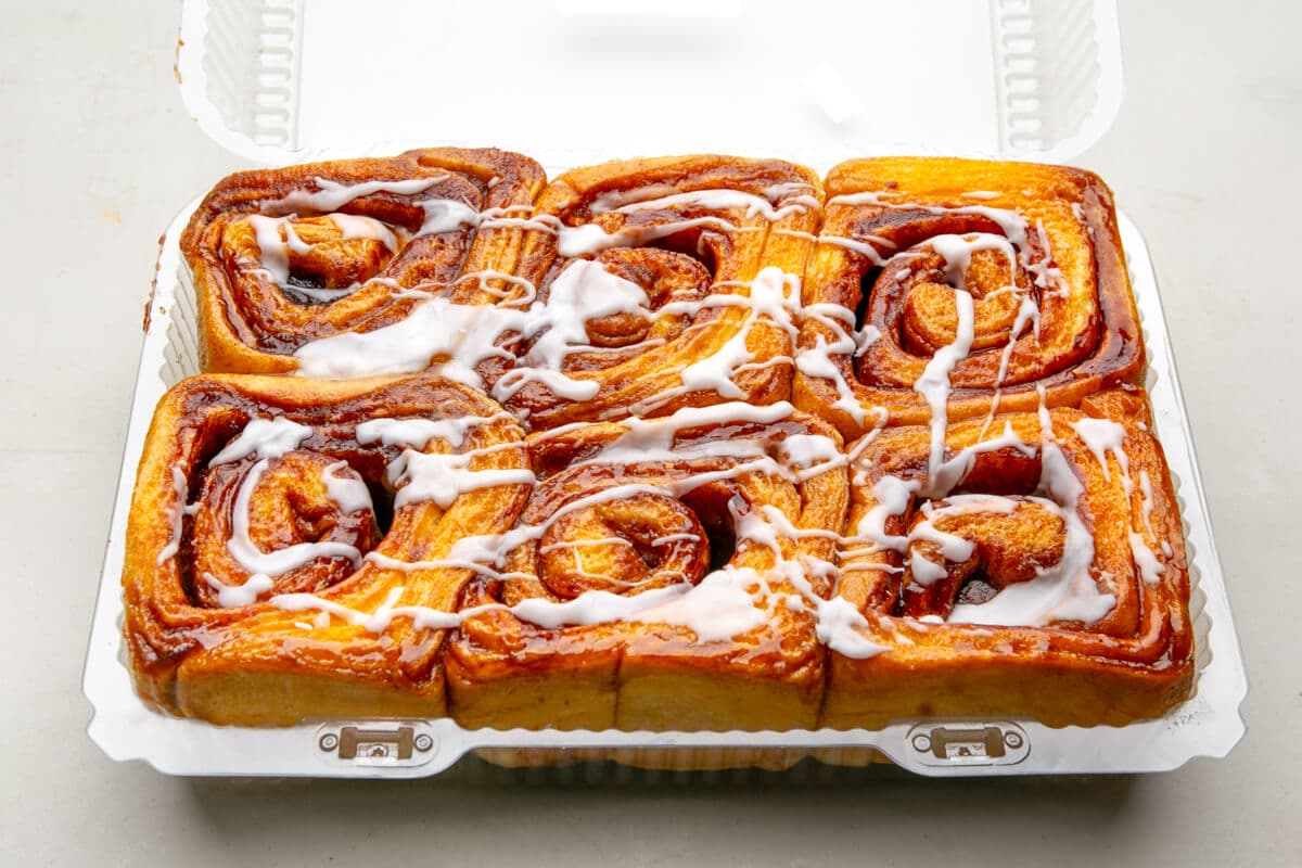 Cinnamon Buns with Icing (6 pcs)