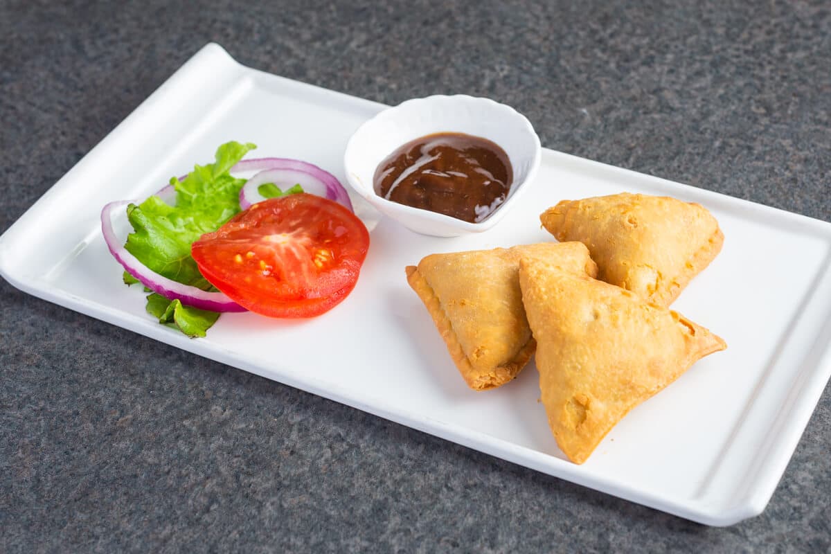 Samosa (Veg) with Chutney (3 pcs)