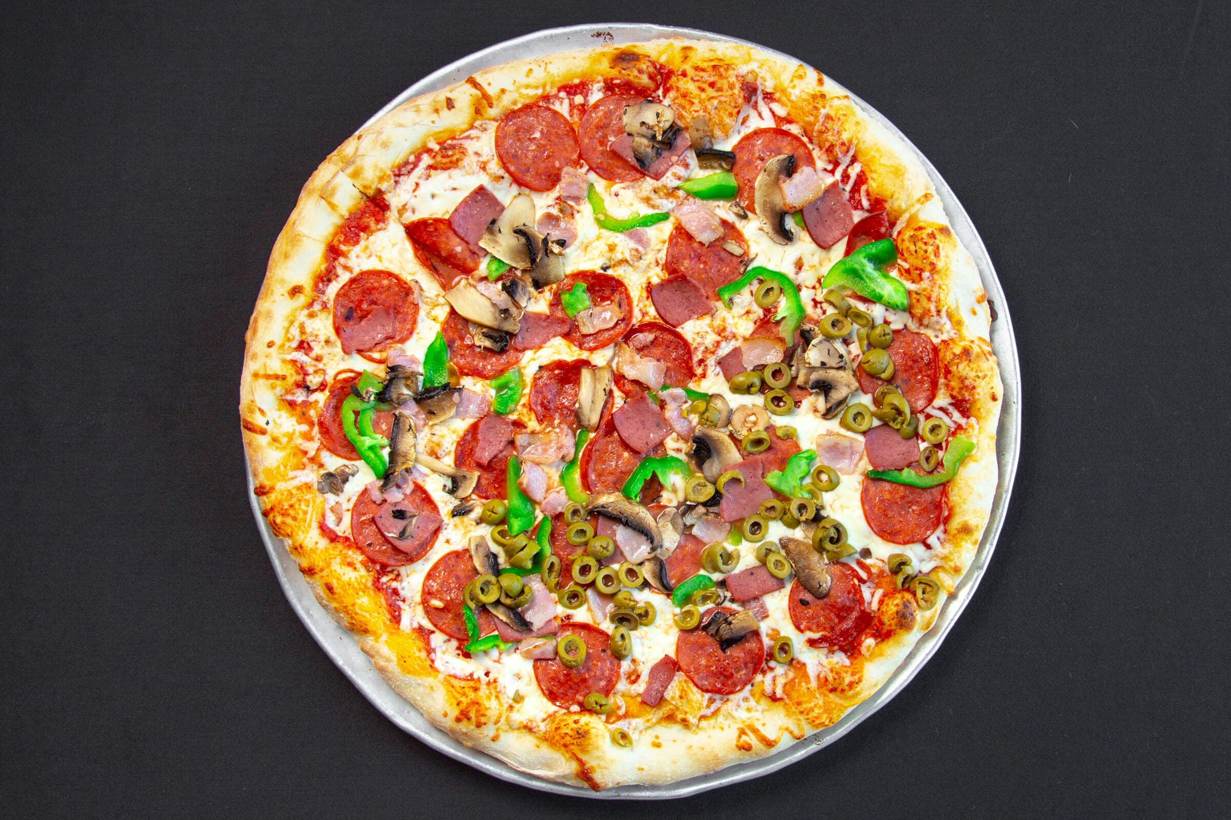 16" Large Deluxe Pizza
