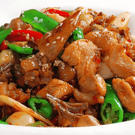 Chicken Sauteed in Spicy Red Peppers / Poulet sauté avec poivrons Verts épicé (RIZ ET SALADES)
