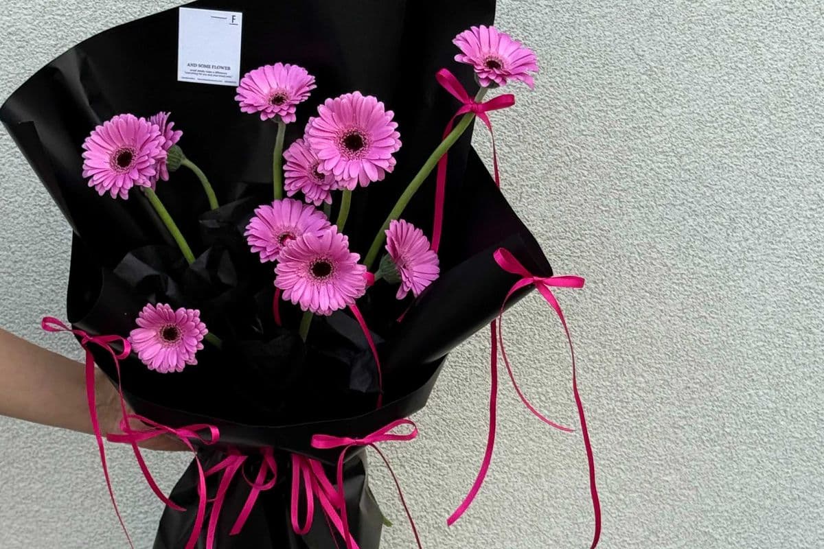 Black Pink Bouquet