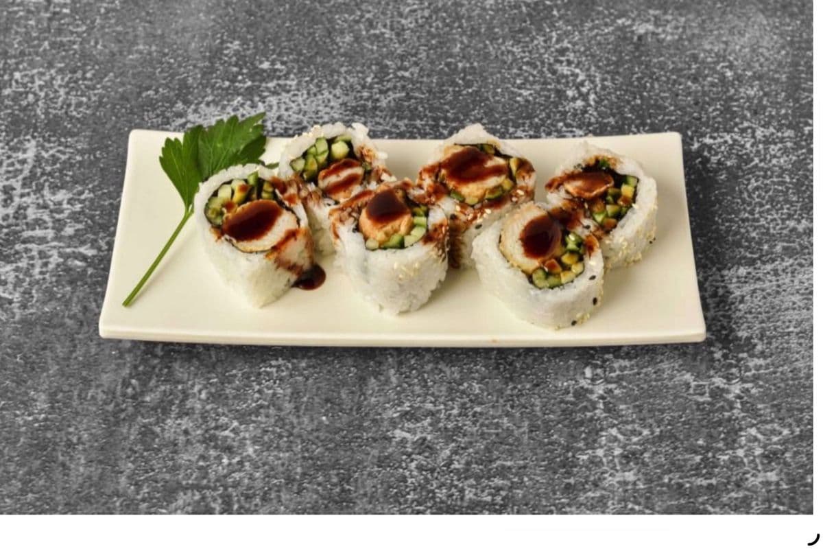 M1. Crispy Beef/ Chicken Roll (6 pcs)