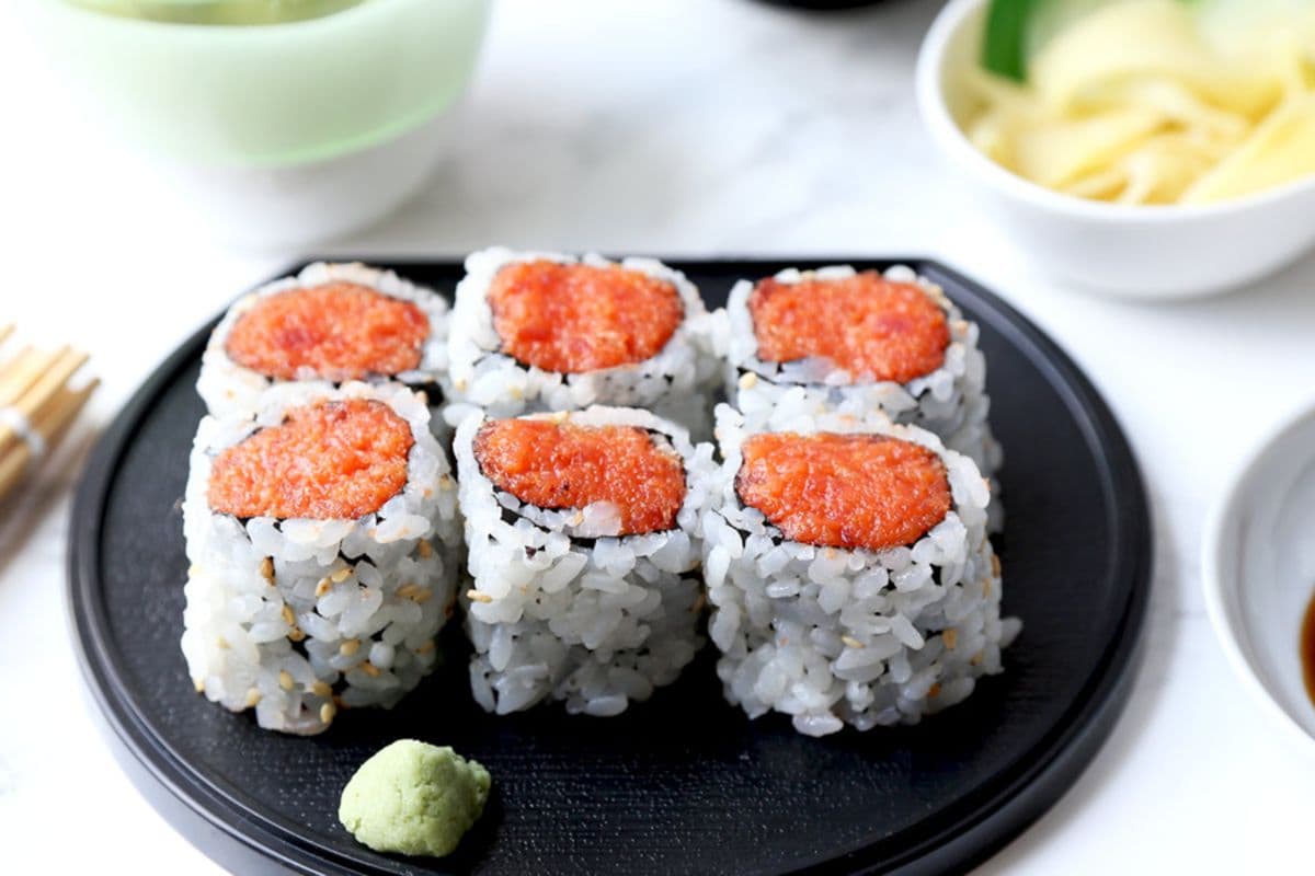 M2. Spicy Salmon (6 pcs)