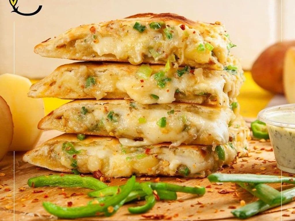 Aaloo Cheese Naan (Potato)