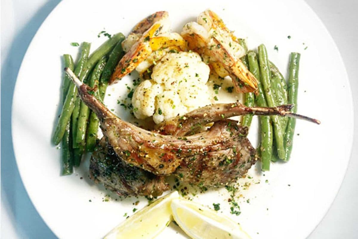 Côtelettes d'Agneau (2 mex) et Crevettes Géantes Grillées (2mex) / Lamb Chops (2 pcs) and Grilled Jumbo Shrimps (2 pcs)