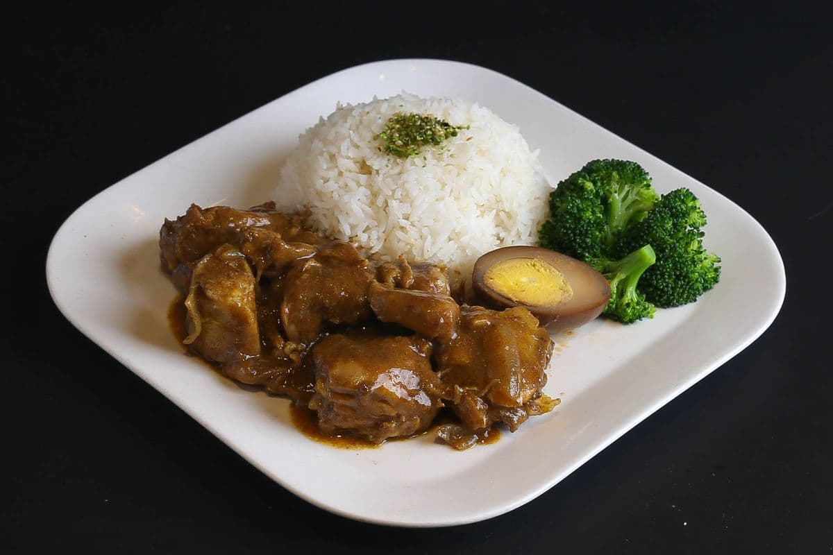 EN10. Hong Kong Style Curry Chicken on Rice 港式咖喱雞飯